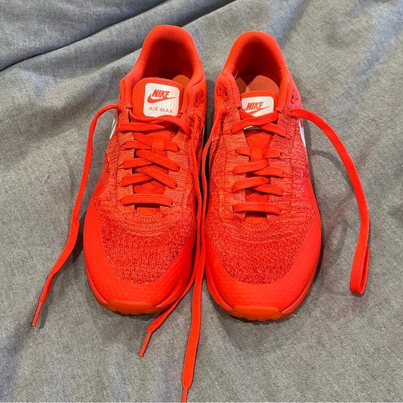 Nike Air Max - Size 11 - LIKE NEW - Picture 2 of 3